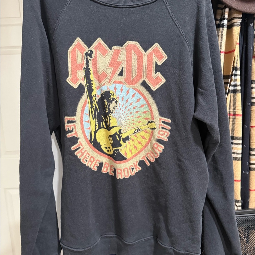 *NOT FOR SALE* Daydreamer AC/DC Black Tour sweatshirt